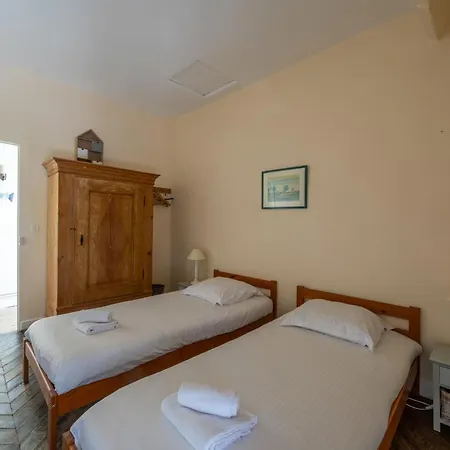 La Rabouillere - House In Omaha Commes