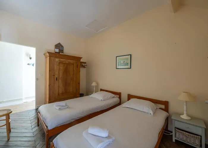 La Rabouillere - House In Omaha Commes